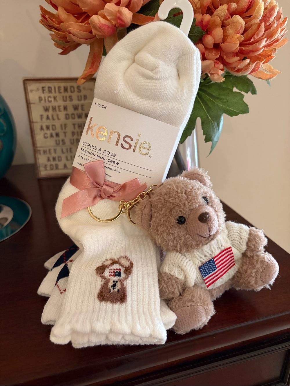 NWT Kensie Strike a Pose mini crew socks 5 pack and bear charm